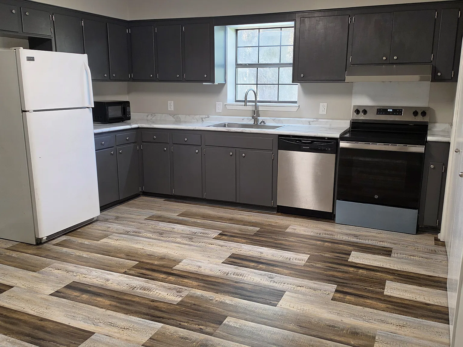 2 bed, 1.5 bath, 1100 sqft, $1,225 — Photo 4