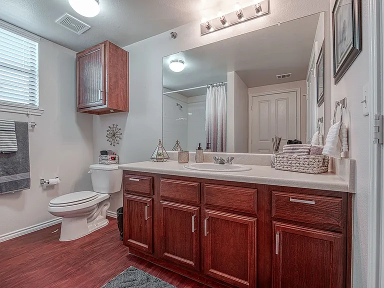 Legend Park Apartments — Photo 12