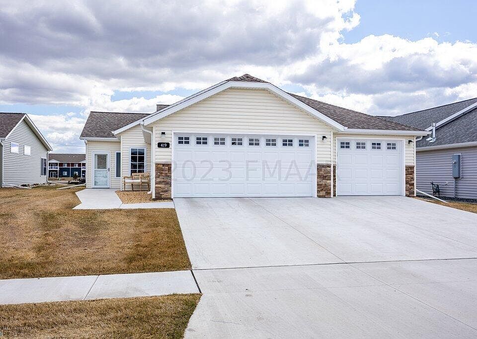 1st image of 419 38th Ave E