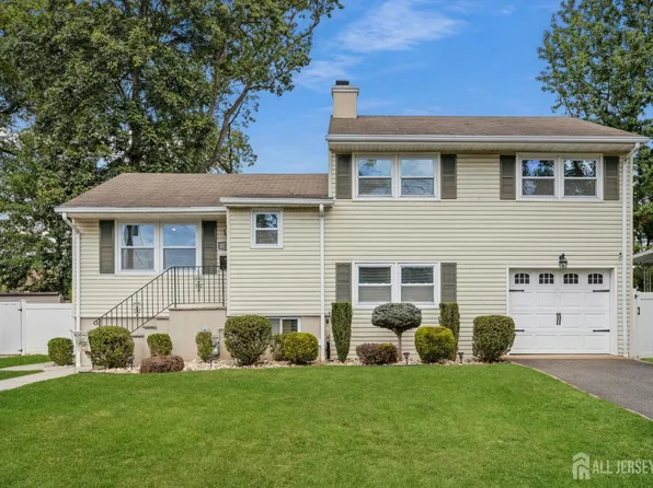 16 Neptune Pl, Colonia, NJ 07067