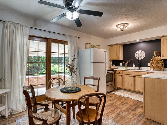 3rd image of 625 Country Club Dr APT F6