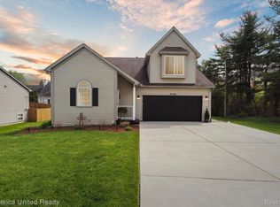 2438 Pinecone Dr, Howell, MI 48843