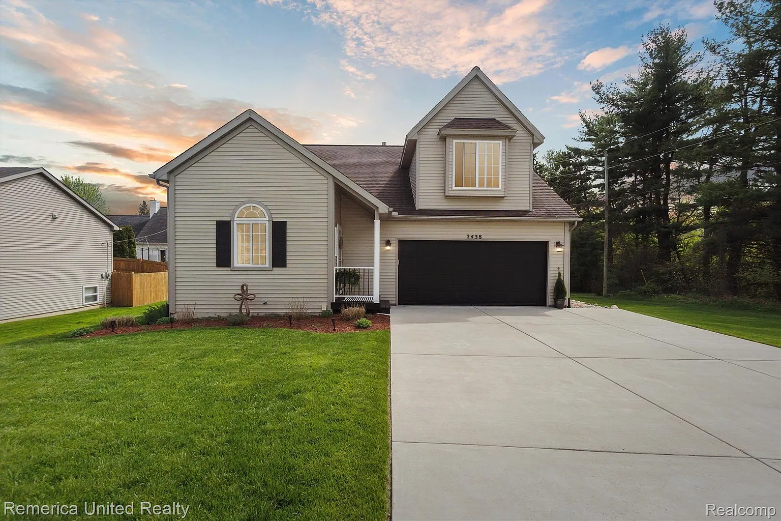 2438 Pinecone Dr photo 1