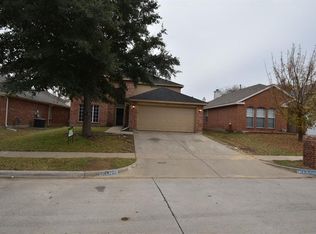 1105 Iron Horse Dr, Saginaw, TX 76131