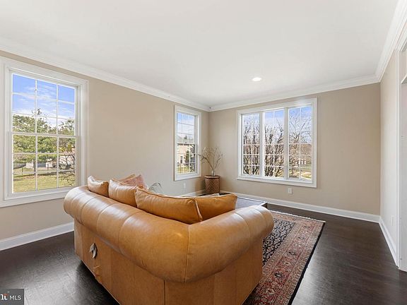 4th image of 8 Quartermaster Rd