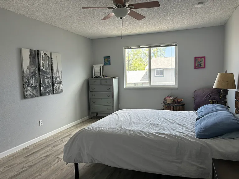 Primary bedrm. Ceiling fans in each bdrm.