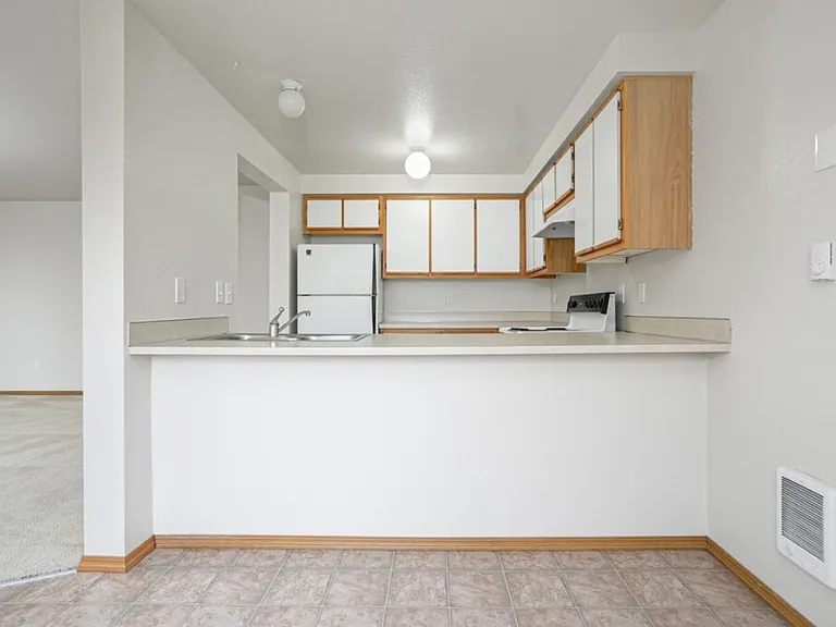 102-Mountain View Apts — Photo 9