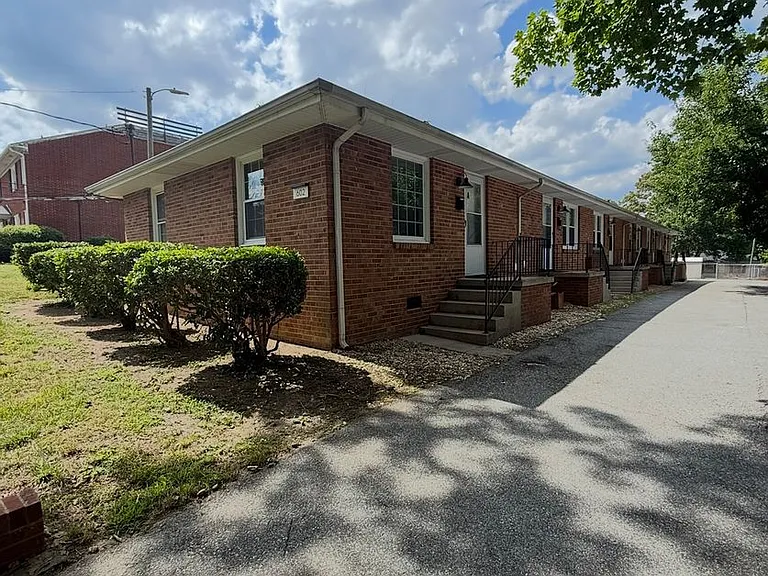 602 Fairmont St — Photo 9