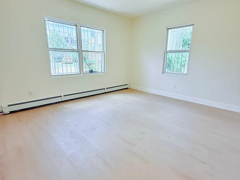 435 E 5th St #1 — Photo 8