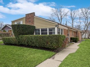 8322 E Prairie Rd, Skokie, IL 60076