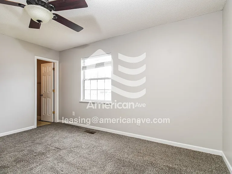 1460_010_main_bedroom_9.jpg