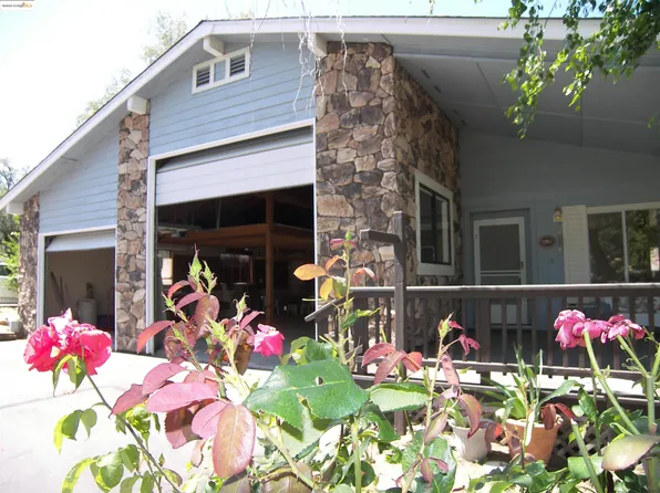 22857 Rolling Woods Dr, Groveland, CA 95321