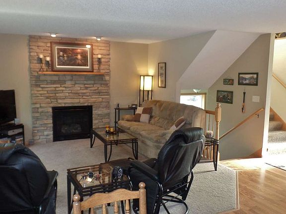 5th image of 937 4th Ave E