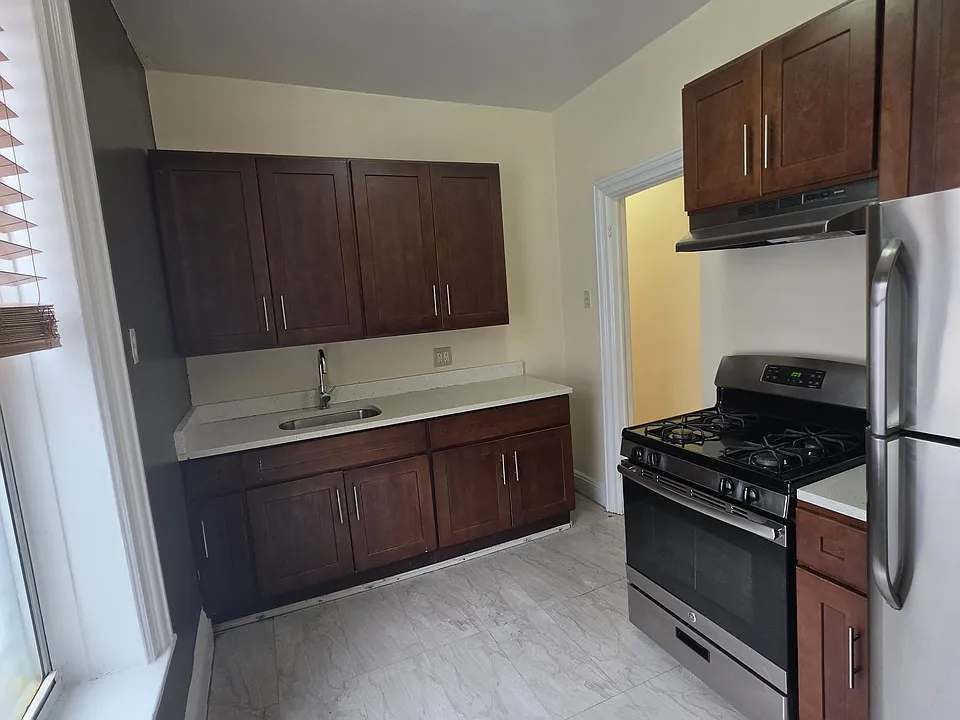 1068 Winthrop St #4K