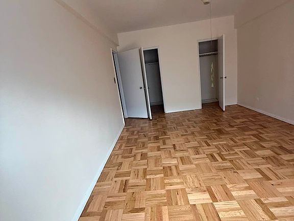 3rd image of 315 Ocean Pkwy #5Z
