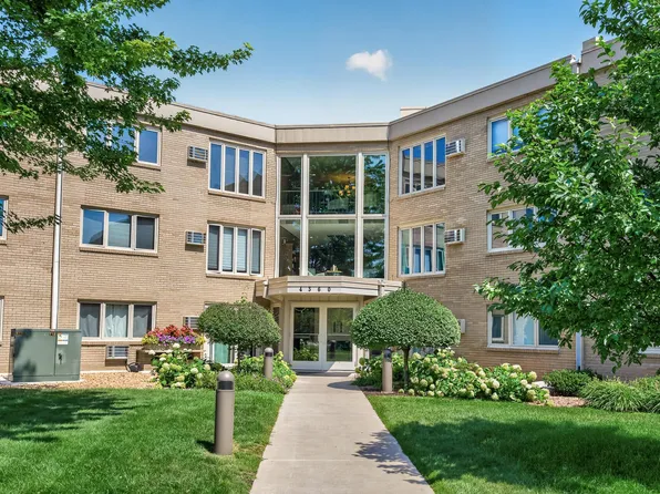 4360 Brookside Ct APT 209, Edina, MN 55436