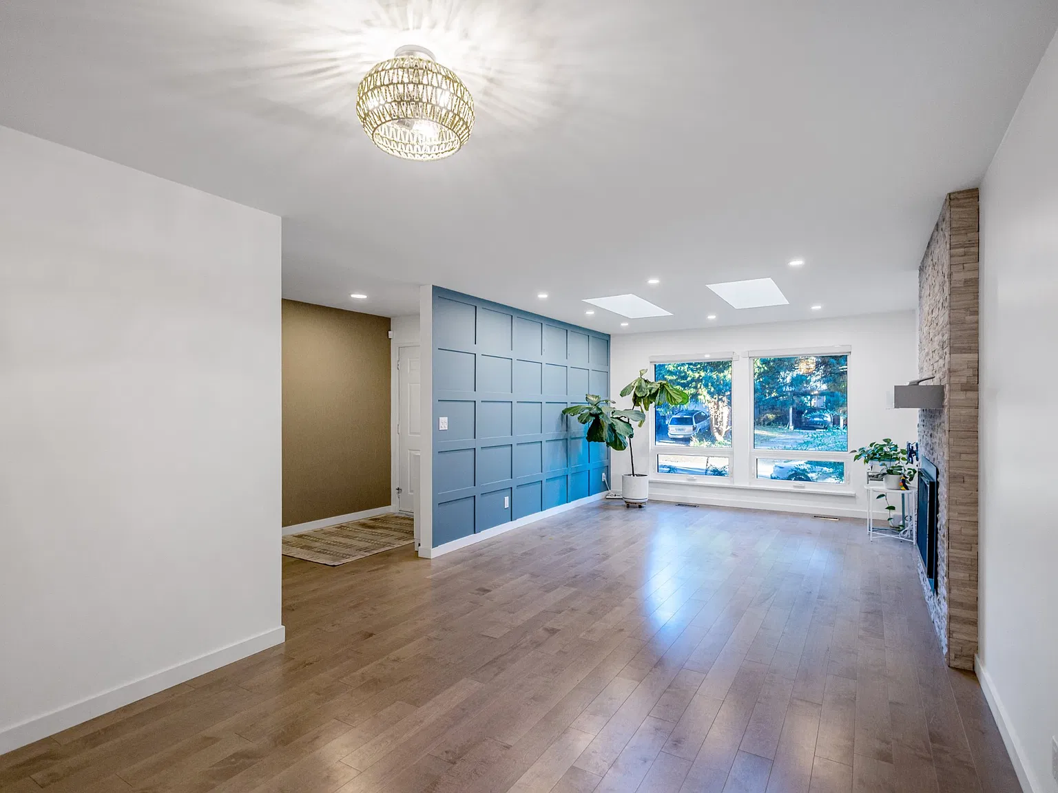 4 bed, 2.5 bath, 1625 sqft, $4,300 — Photo 3
