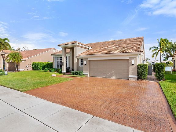 5th image of 1021 NW 193rd Avenue