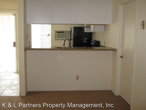 3rd image of 7504 Parkway Dr Unit 101