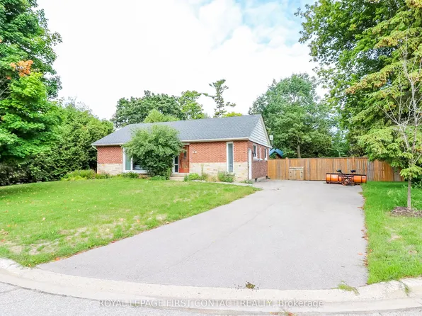 18 Carberry St, Erin, ON N0B 1T0