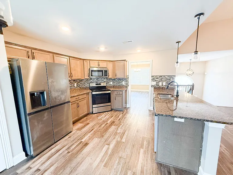 350 Dugger Dr — Photo 5