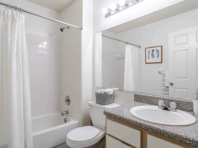 River Club Apartments — Photo 37