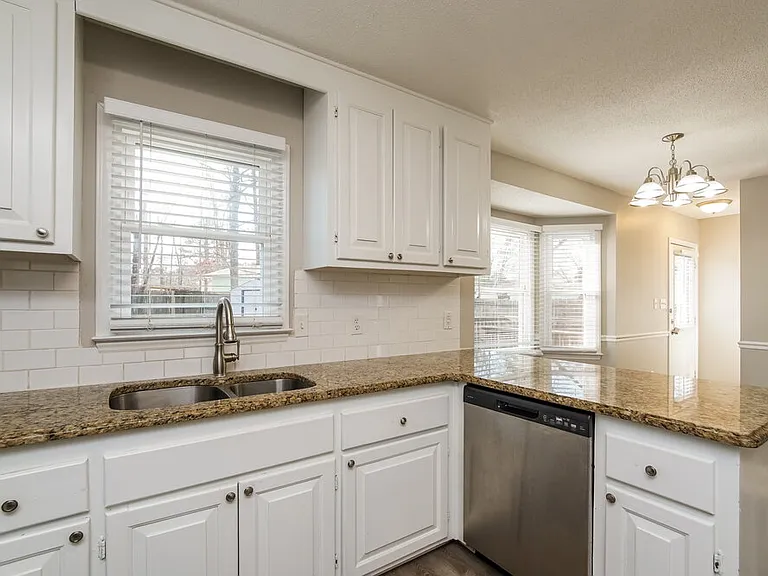 3007 Brittany Dr — Photo 8