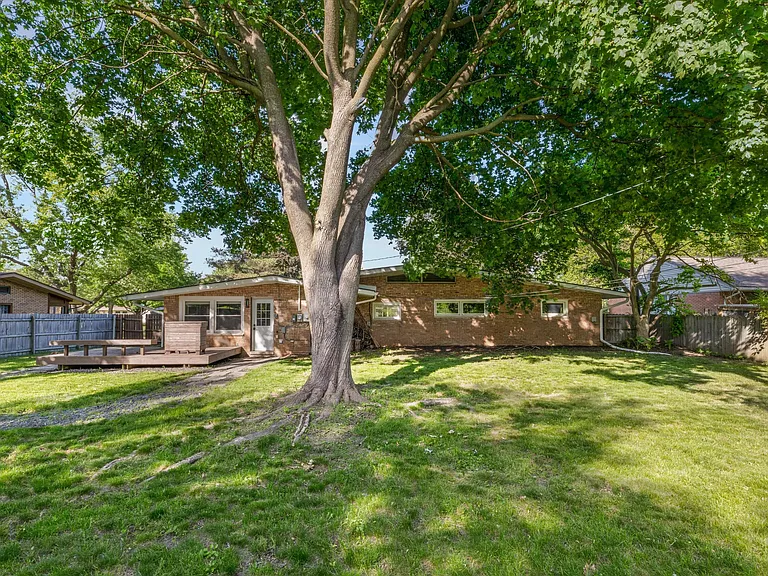 4047 Ledgestone Dr — Photo 21