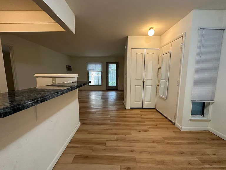 University Park Apartments near Cornell University — Photo 428