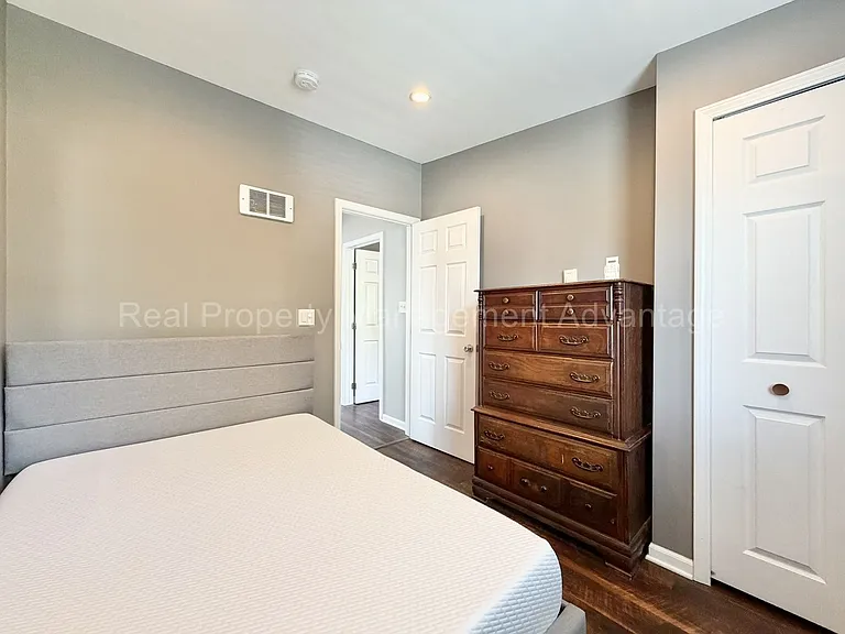 340 E. Cambourne. — Photo 15