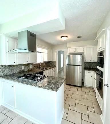 3rd image of 8107 Durklyn Ln
