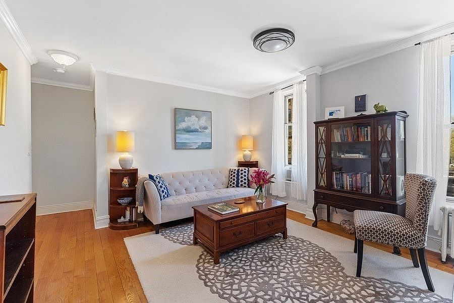 1st image of 328 W 96th St APT 3D