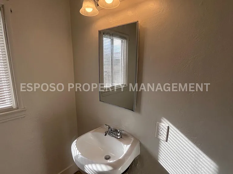 616 N Echo Ave — Photo 8