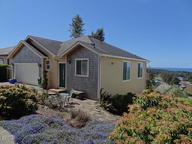 1st image of 1915 SE Oar Dr