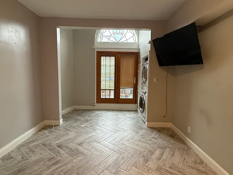 75 Whitney Ave #2 — Photo 10