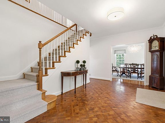 3rd image of 10904 Stanmore Dr