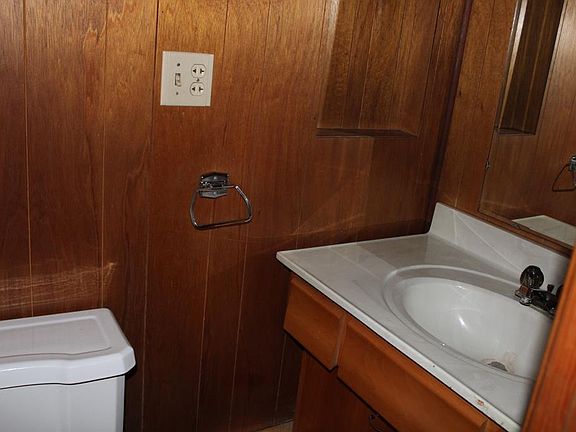 5th image of 628-630 E Walnut St