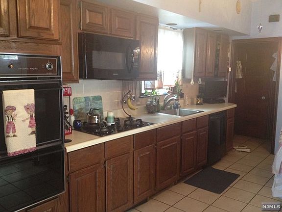 4th image of 78 Pavonia Ave