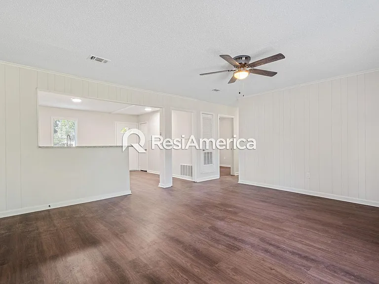 914 Valley Springs Dr — Photo 5