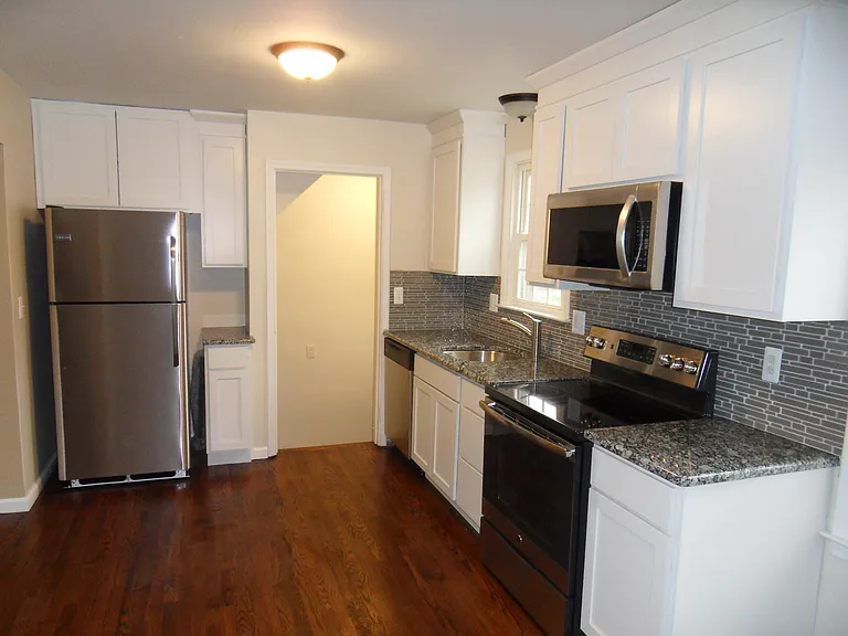 521 N Rembrandt Ave — Photo 4