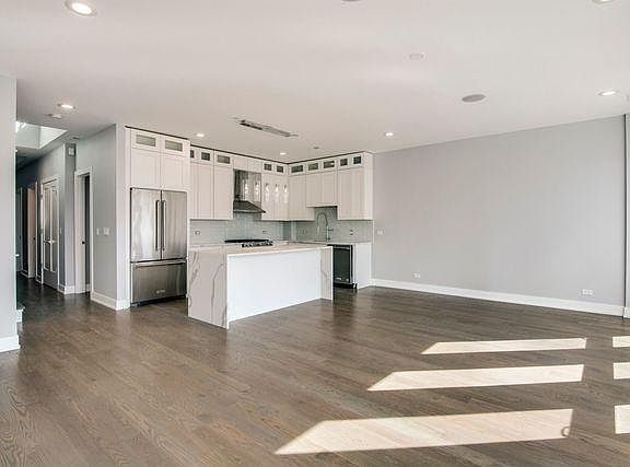 3rd image of 1713 N Clybourn Ave