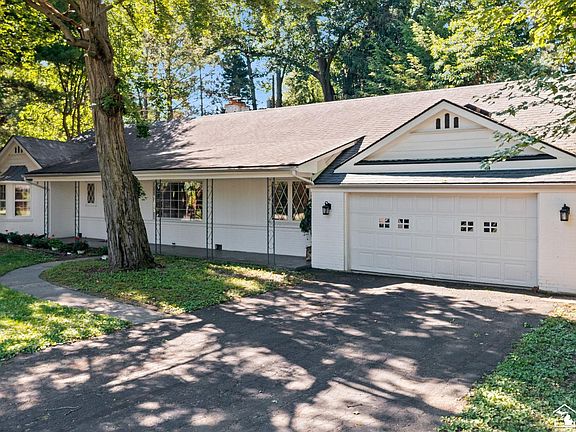 2nd image of 1417 Longfellow Dr