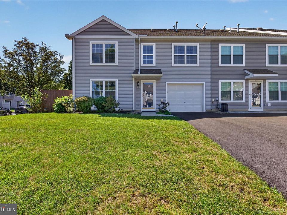 1st image of 2 Court Ln
