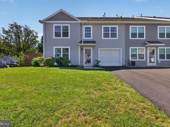 2 Court Ln, Carlisle, PA 17013