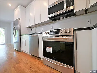 17 Beverly Pl — Photo 9