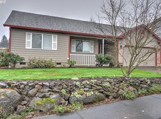 8 Denmark Loop, Silverton, OR 97381