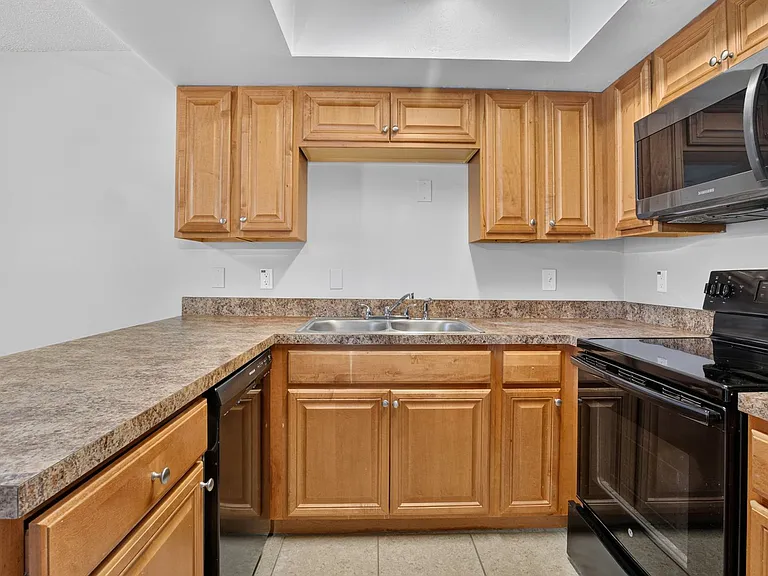 53 Windtree Ln #G102 — Photo 10