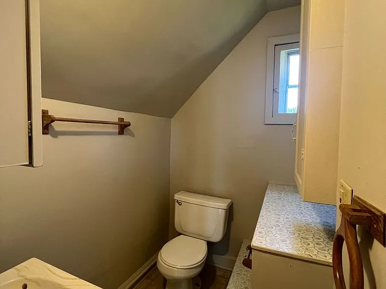 908 S 6th Ave — Photo 3