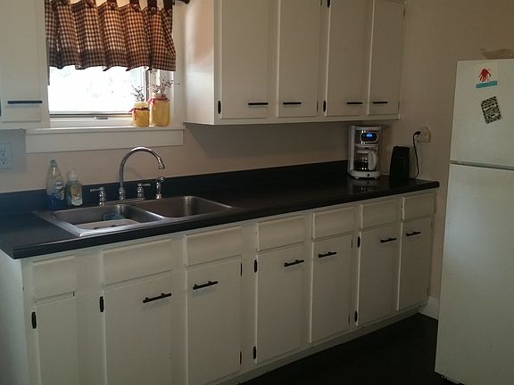4th image of 161 Rock Island St