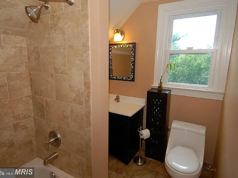 2036 N Cleveland St — Photo 14